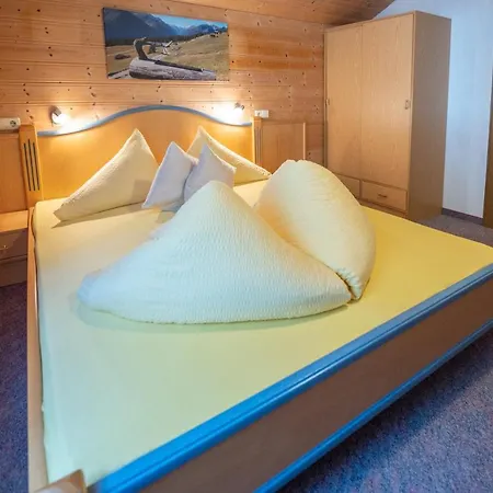 Haus Waldrast Bed & Breakfast